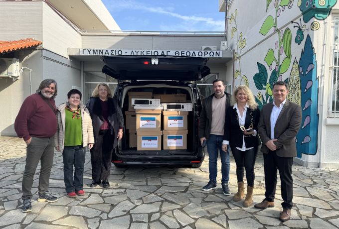 Δωρεά ηλεκτρονικού εξοπλισμού από την Club Hotel Casino Loutraki σε σχολεία του Δήμου Λουτρακίου – Περαχώρας – Αγίων Θεοδώρων